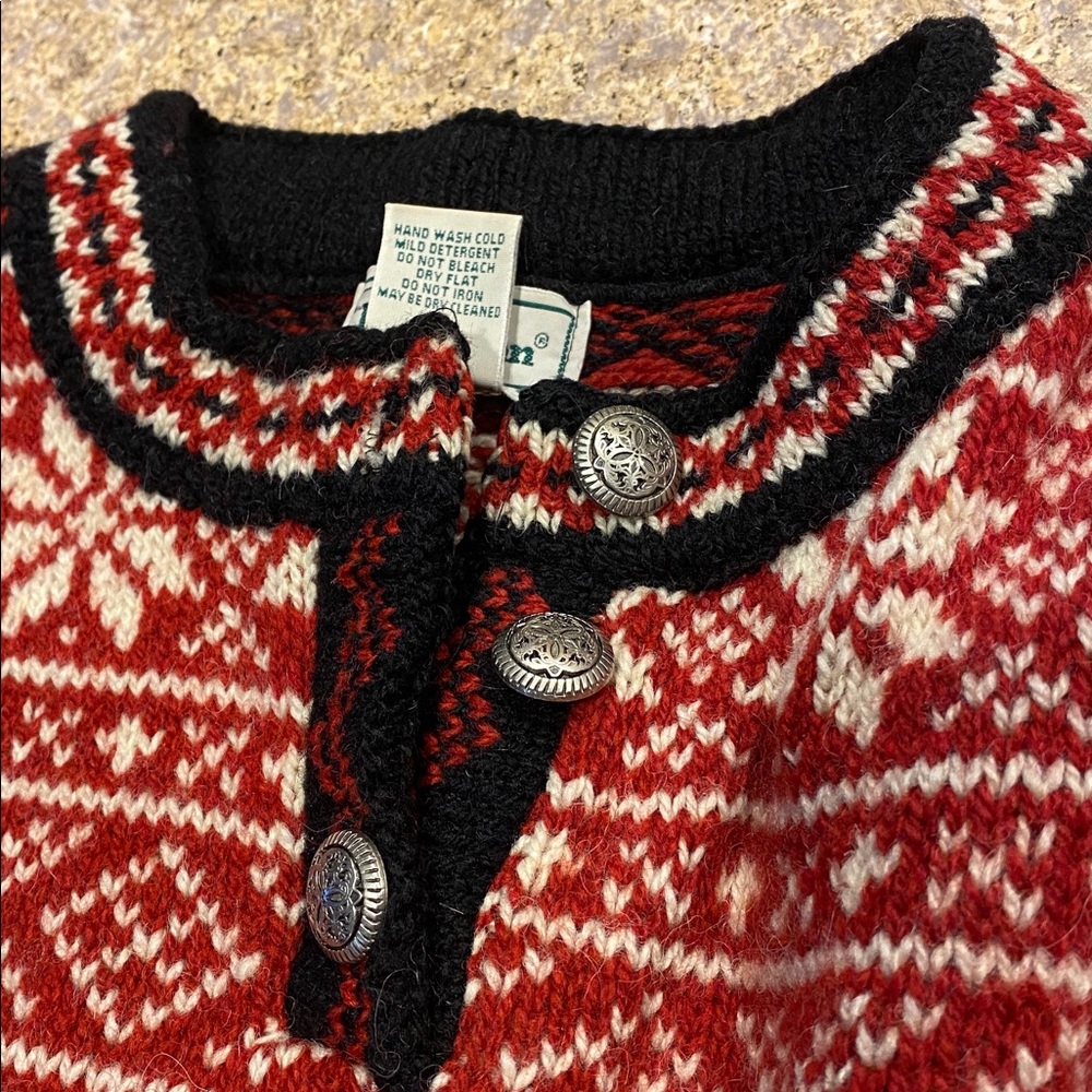 L.L. Bean Sweater With FLAWS Holes,Stains Red Black White/Off White XL - Picture 8 of 16